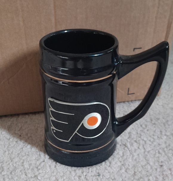 Black NHL LICENSED Philadelphia Flyers Mug - Picture 6 of 6